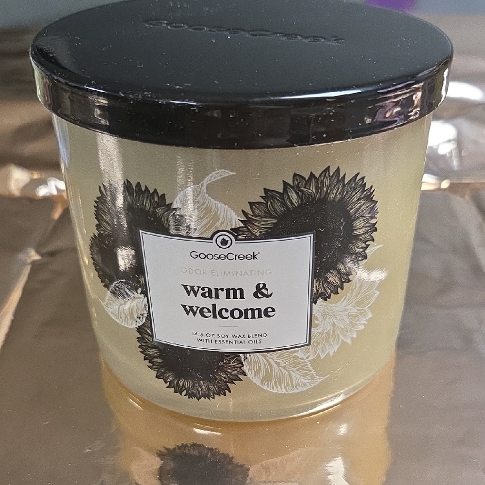 Black and Cream Candle - Picture 1 of 2